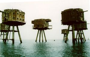 'Shivering Sands' Fort. The stump of one of the legs of the missing structure (knocked down by a passing ship during fog) may be clearly seen - as can a marker buoy. Photo © Gary Smith